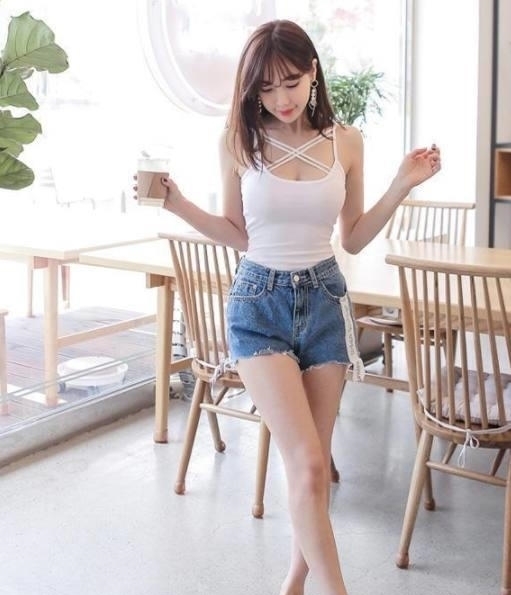 气质|很有韵味的牛仔裤美女,身姿曼妙丰盈,特别吸引人