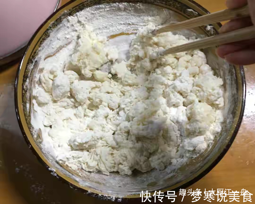 怎样烙饼才能不硬关键在于和面,面点师教你1招,凉了也不硬