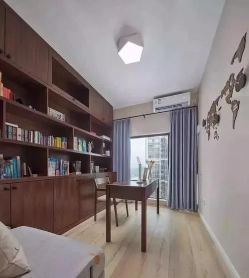 白色谷仓门|88㎡小蜗居!装出三室两厅的效果,衣帽间阳台真棒