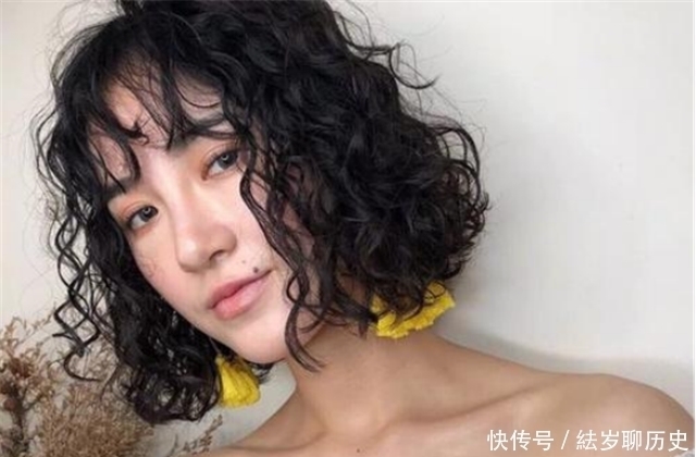 齐耳|女人过了40岁,如果你有白头发,少留这3种“发型”,显老没气质