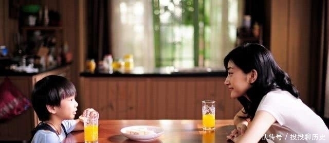 规矩|一节车厢两个孩子,却展示了不同的家教,未来早已经一目了然!