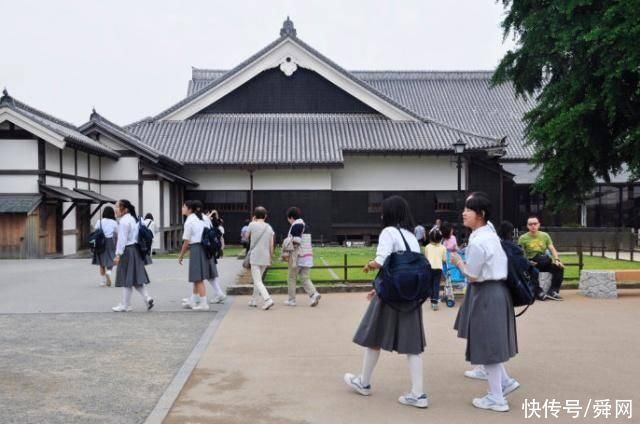 电梯|日本居民进屋之前都要脱鞋，脚很臭该怎么办?看完秒懂