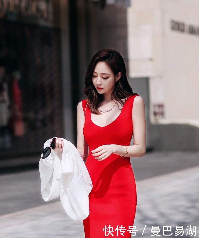 迷人|小姐姐爱穿红色包臀裙,尽显完美曲线,优雅高贵而又不失性感迷人