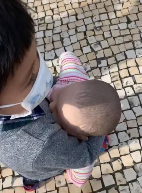 儿子|儿子闹着要妹妹,宝妈花300块买了一个,“兄妹”俩的互动笑翻网