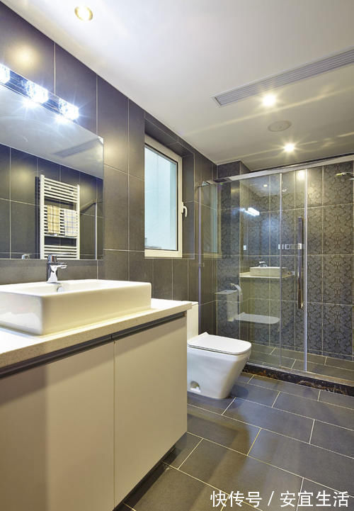 深色系|装完新房才知道,卫生间地砖应该这么搭才好看!