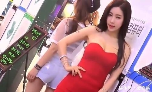 大红连衣裙搭配喷火的身材，比小辣椒还辣