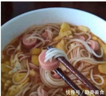 抖音上的人都是这么煮面条的,看见成品的时候,网友:人才