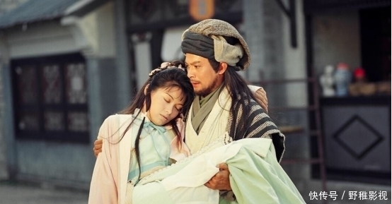 打狗棒法|天龙八部:为啥乔峰都自尽了,洪七公还会降龙十八掌和打狗棒法?