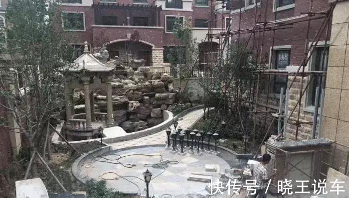 罗马柱|暴发户亲戚买了一栋别墅,装修花了600W!房子大就是任性,晒晒