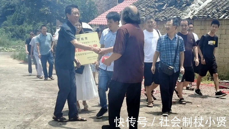 宇航员|喜报!湖南男孩罗湘毅,611分报考军校被录取,父母笑颜逐开