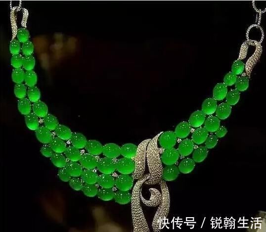 吊坠|有东方韵味的翡翠项链，时尚而高贵，演绎属于气质女性的独特美感