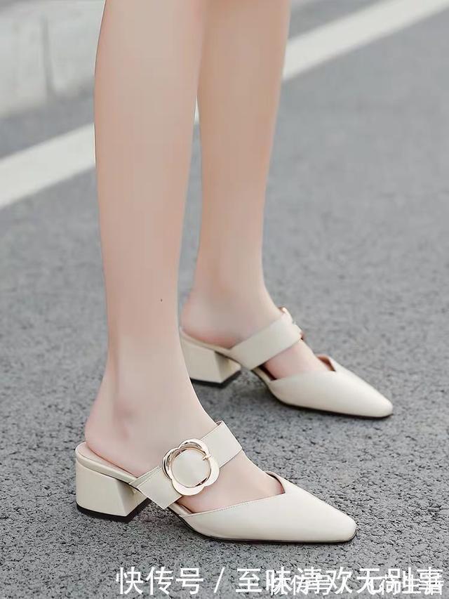 腿部 半拖鞋这样穿才时髦,尖头完美拉长腿部线条,粗跟凸显高挑身姿