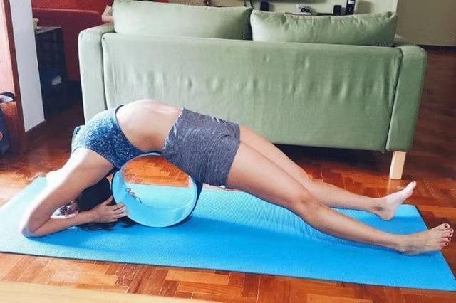 容光焕发|肤色蜡黄失去光泽,排毒瑜伽要多练习,血气畅通,容光焕发!