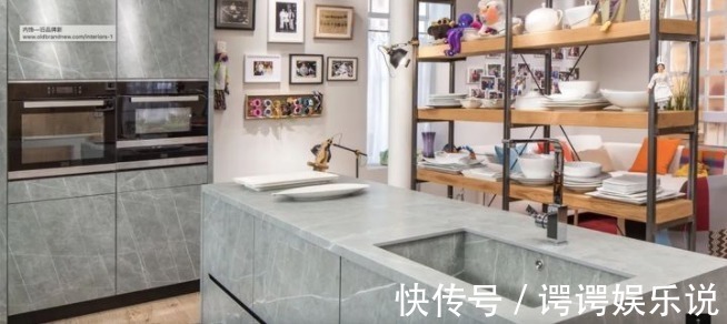 钢化玻璃|头一次见厨房不贴瓷砖,她家贴玻璃,20年如一新,和油污说拜拜