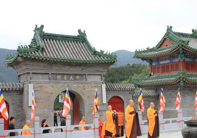 花海|北京有一超美景区，最高海拔1800米，以山门天池为主题，非常吸睛