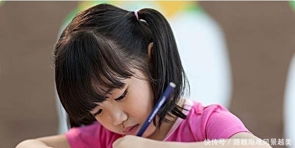 左撇子|“左撇子”宝宝会比普通孩子更聪明?左利手,没家长想得那么复杂