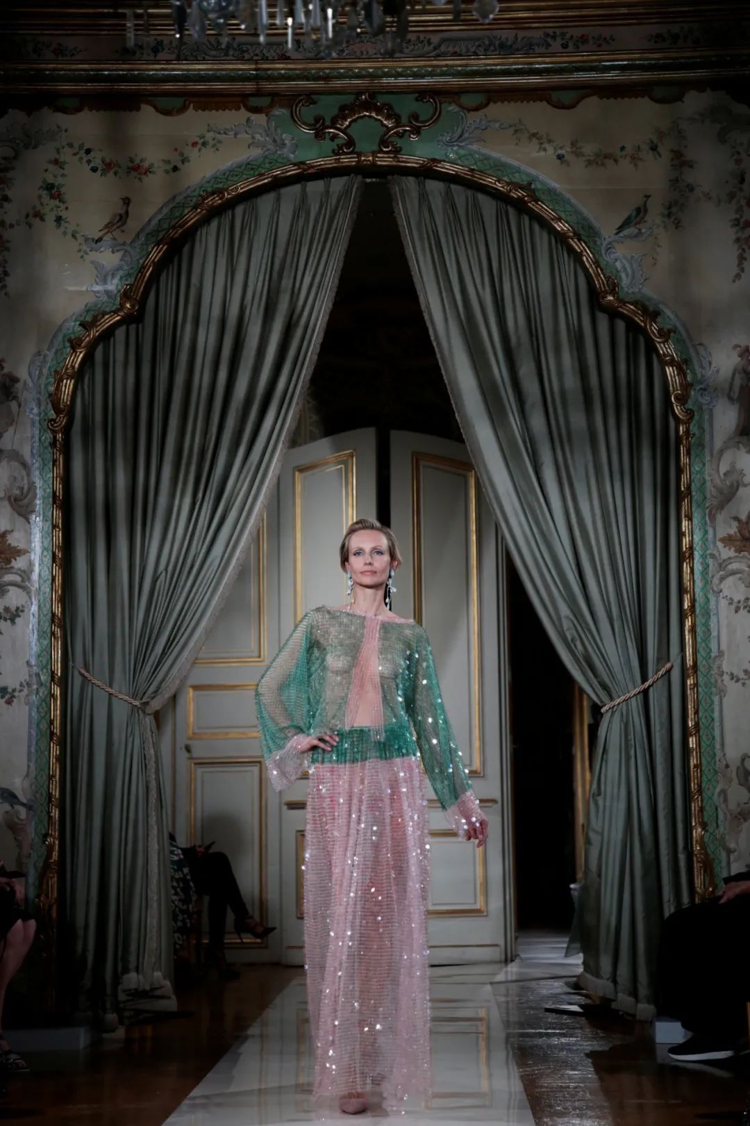 87岁的阿玛尼老爷子，依然是把高级做得最优雅的人|T型台 | shine