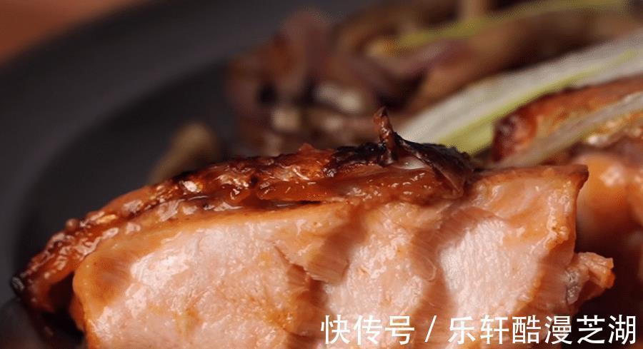 味噌三文鱼的魅力,在于它的简单方便,还有带给你的咸香美味