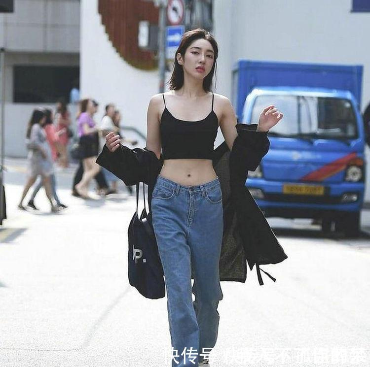 修饰|美女各有特色的穿搭,非常的修饰身姿打造迷人气质!