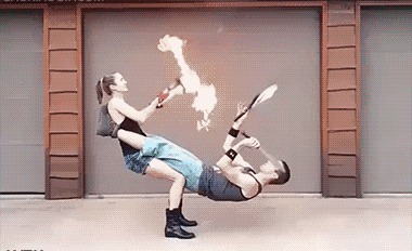 |搞笑GIF:这套动作真危险 到底是男的累还是女的累