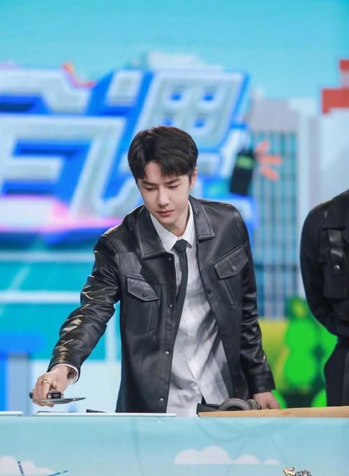 王队长|是什么让王一博紧张三连?《火锅》提档,快乐超前!