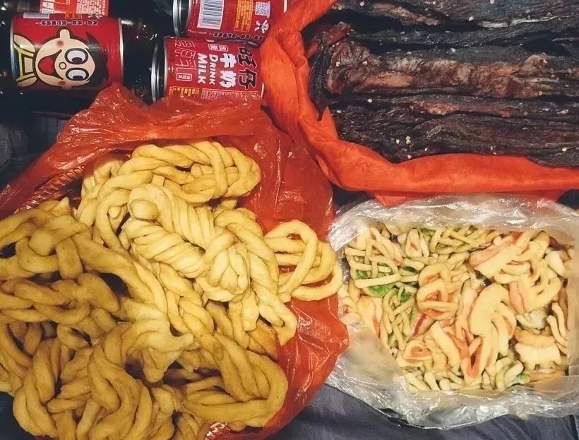 哆啦被巴彦淖尔父母塞满的行李箱，都装了啥