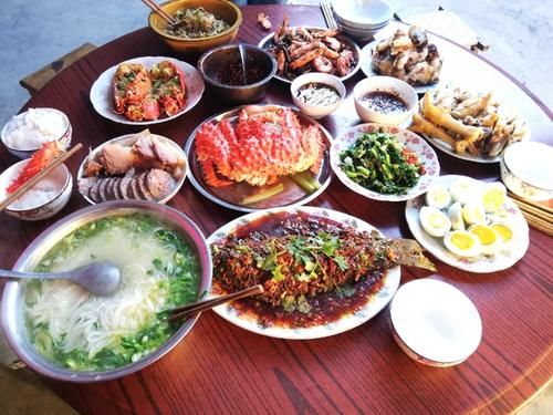 过年晒年夜饭，引来南方北方年夜饭大PK，网友：都是厨师学校毕业的