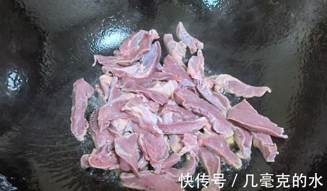 猪心汤|集市上遇到这食材别不懂吃,营养极高,用它煮汤喝,比吃羊肉汤强!