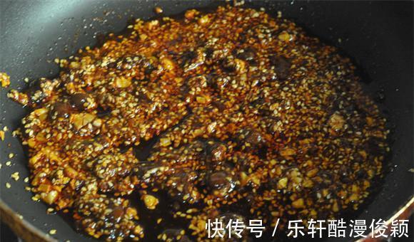 上火|不用面粉不用炸,十分钟上桌的香辣脆皮鸡翅,又酥又嫩,不上火!