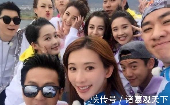 亲爱的绒装|还记得之前的《跑男》？当初邓超介绍李沁时的话，现如今全灵验