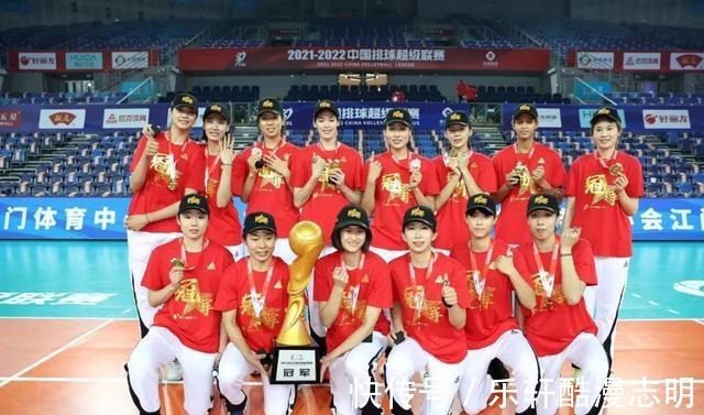 李盈莹|勇夺联赛第 14 冠后,走下领奖台的天津女排又有了新目标