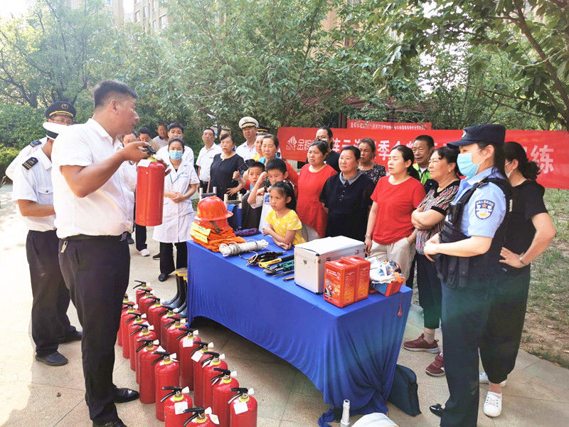 居民|连云港市郁洲街道：“红色引擎”改善物业服务 “一颗红星”照亮幸福之路