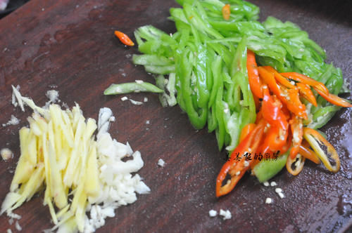 家家|湖南人最爱这一口!冬天家家都要做,比红烧肉解馋,吃一次忘不了!