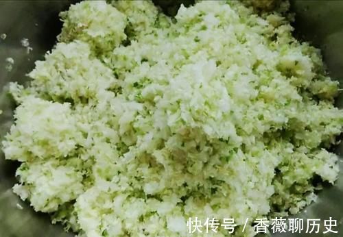 调制|调饺子馅时，先放油还是盐？很多人都做错了，难怪饺子不香不好吃！