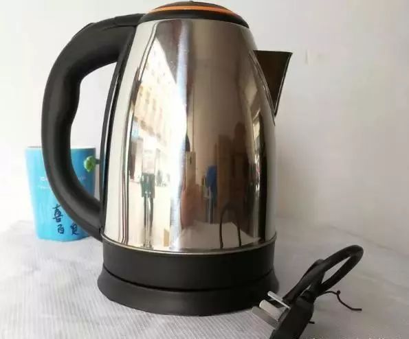 你家有废旧不用的电热水壶吗教你一招变废为宝,一年省下不少钱