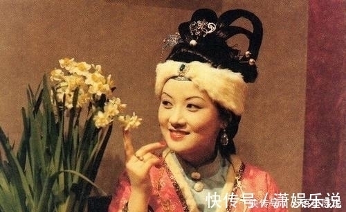 刘姥姥!王熙凤有多会说话3句话夸完林黛玉,句句都是教科书级的高情商