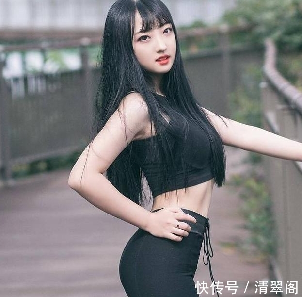 时尚|紧身打底裤美女,身材一级棒,展现的丰满圆润,凹凸有致