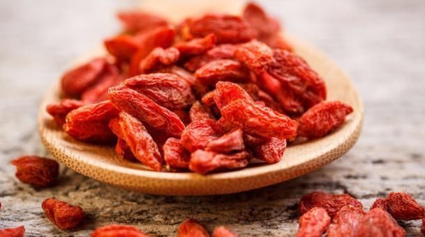 枸杞|中老年保温杯只泡“枸杞”?医生推荐:除了枸杞,此物也是不错!