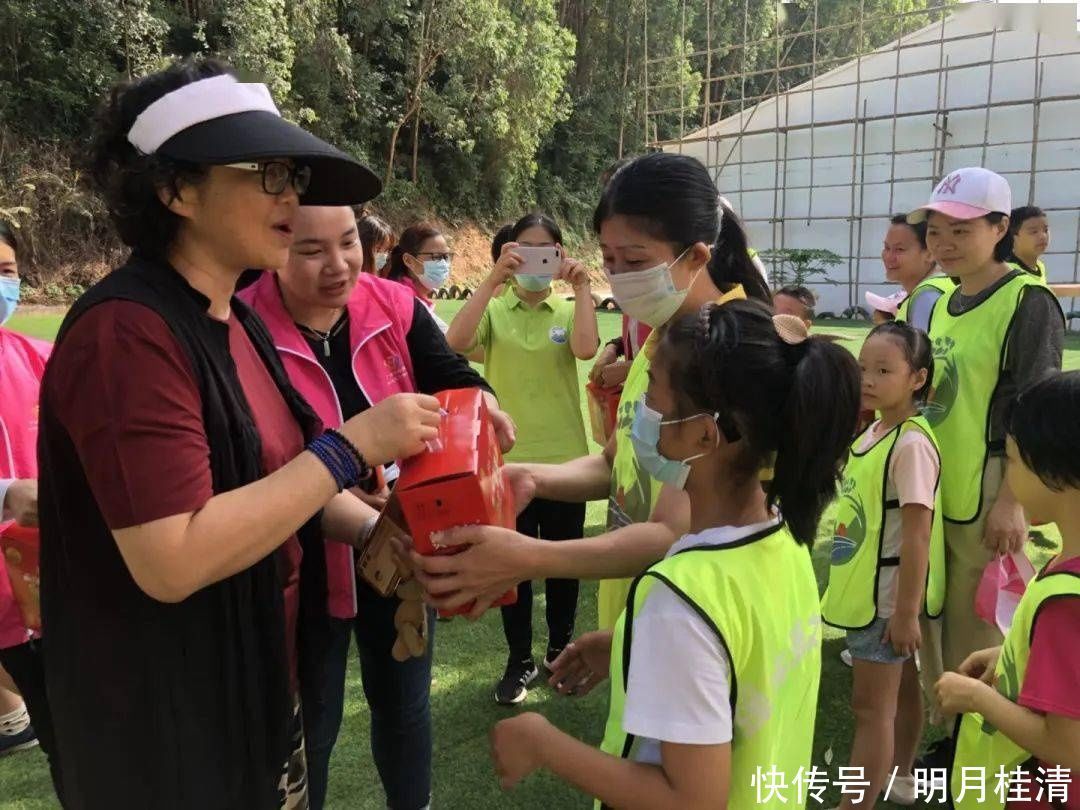 亲子大作战飞越丛林、默契考验……桥南街萌娃和父母户外拓展,尽享天伦之乐