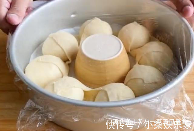 懒人面包，不加黄油不用揉出膜，1个鸡蛋半碗面，教你在家做