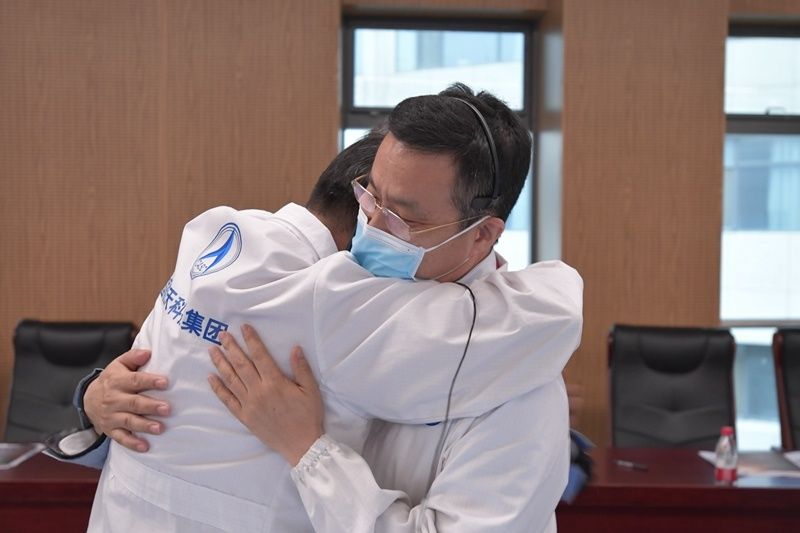 国家航天局 成功后最美的拥抱！“天问一号”着陆火星任务现场花絮