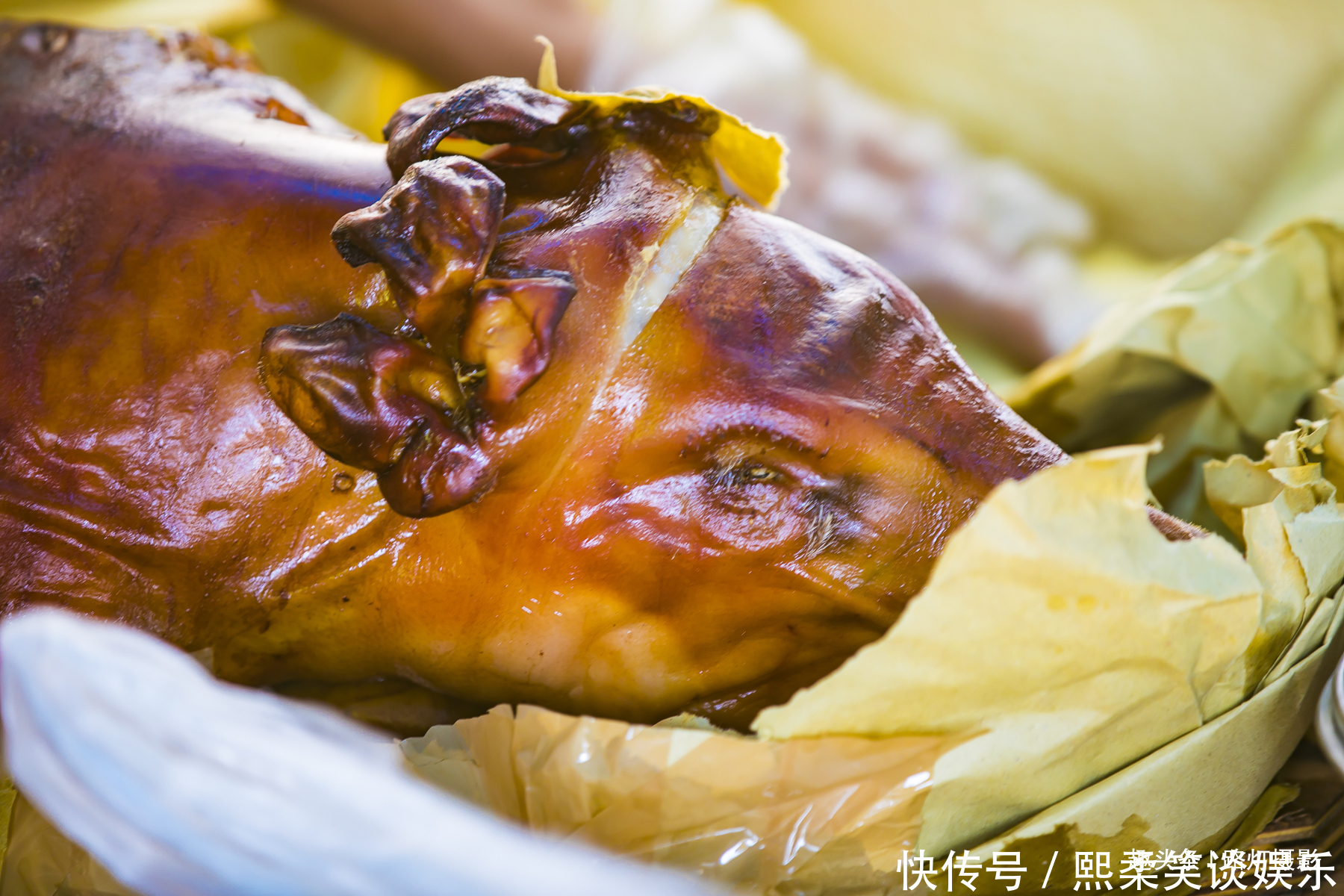 乳猪就|在菲律宾“二师兄”活不过一岁,就被烤着吃了,看着有点残忍