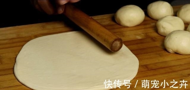 筋道|烙饼时，直接烙就大错特错了，多加这一步，饼柔软筋道，40秒两张