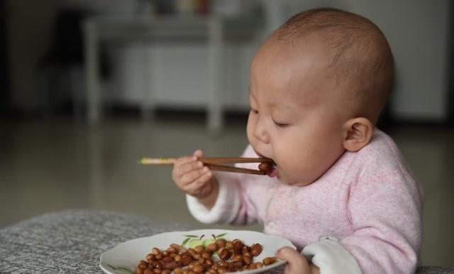 白血病|2岁孩子患白血病，接受30多次的腰穿，在他眼中世界就只有医院