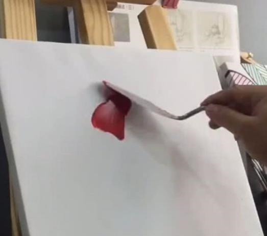 颜料@美术生被指责浪费颜料,只用红色作画,看到成品后老师都得跪下!