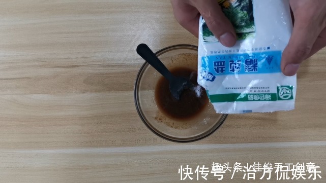 混合|蜂蜜加上小苏打混合一起用，聪明的女士都喜欢，解决很大的难题！