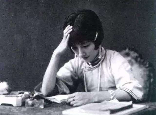 徐志摩|徐志摩陆小曼的婚姻,从婚前5次不吉暗示,便已注定悲惨结局