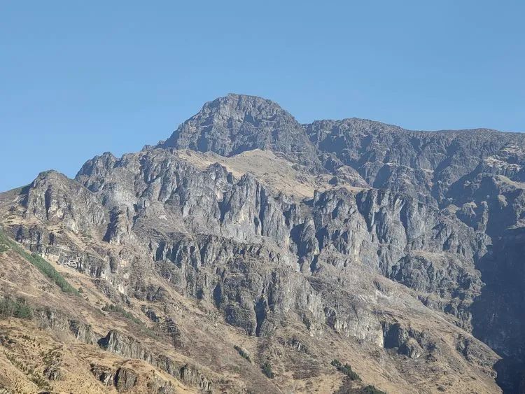 指南村|登顶东川小牯牛山——慈悲殿