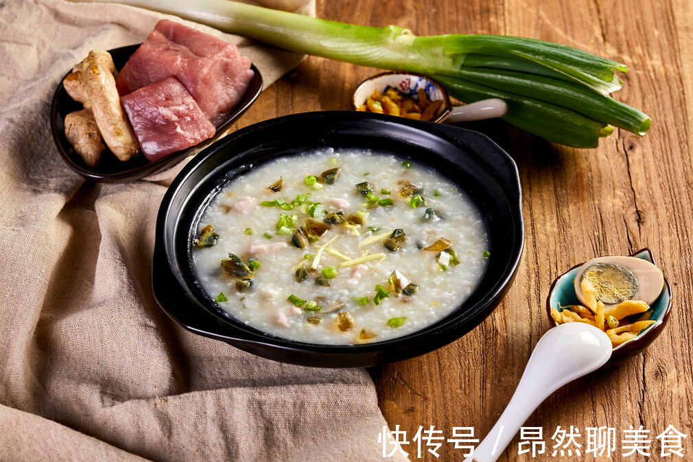 白粥|做皮蛋瘦肉粥有窍门，大厨教你一招，鲜美绵滑很浓稠，皮蛋没腥味