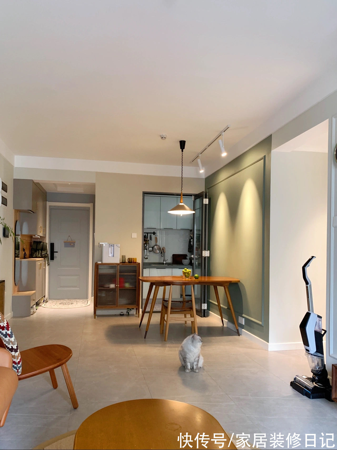 石膏线|年轻人越来越喜欢“省钱装修”,不吊顶+无主灯,骨子里透着高级